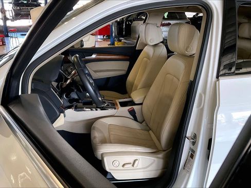 Used 2023 Audi Q5 2.0T Premium w/ Convenience Package image 8