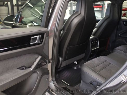 Used 2023 Porsche Cayenne GTS w/ Premium Package AWD/4WD image 31