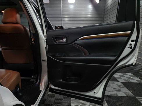 Used 2019 Toyota Highlander Limited Platinum image 39