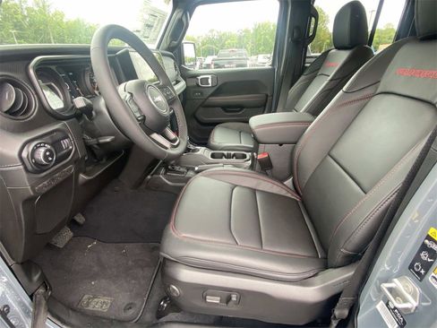 New 2025 Jeep Gladiator Rubicon image 24