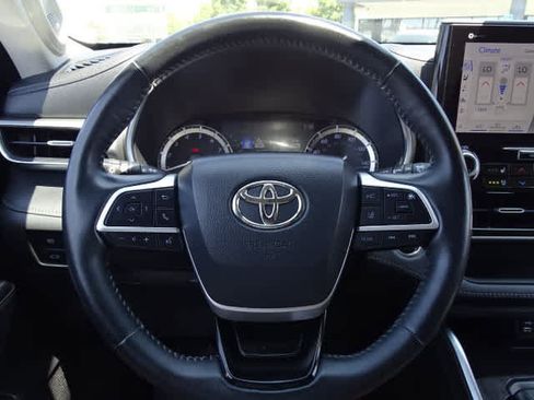 Used 2022 Toyota Highlander Platinum AWD/4WD image 23