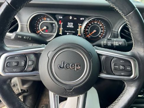 Used 2018 Jeep Wrangler Unlimited Sahara AWD/4WD image 10