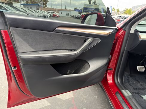 Used 2025 Tesla Model Y Performance AWD/4WD image 23