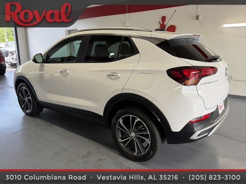 Used 2023 Buick Encore GX Select FWD image 2