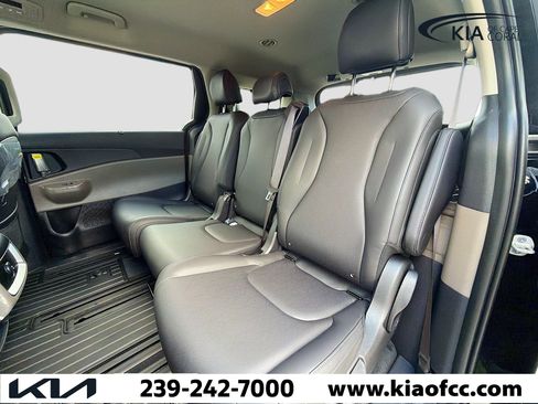 New 2026 Kia Carnival EX FWD image 21