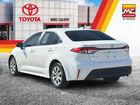Used 2023 Toyota Corolla LE FWD image 3