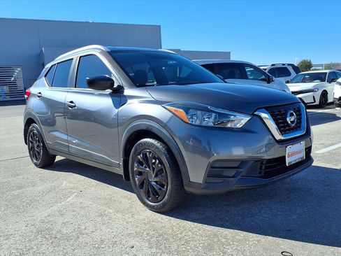 Used 2019 Nissan Kicks S image 2