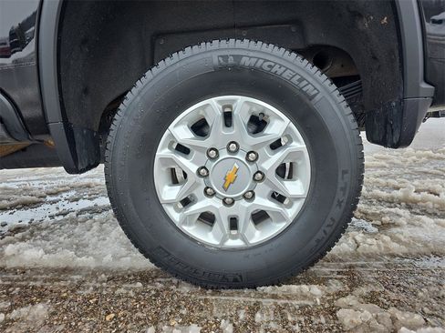 Certified 2024 Chevrolet Silverado 2500 LTZ w/ LTZ Convenience Package image 32