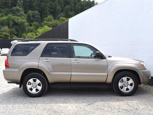 Used 2008 Toyota 4Runner SR5 AWD/4WD image 6