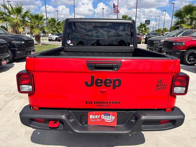 Used 2023 Jeep Gladiator Sport AWD/4WD image 5