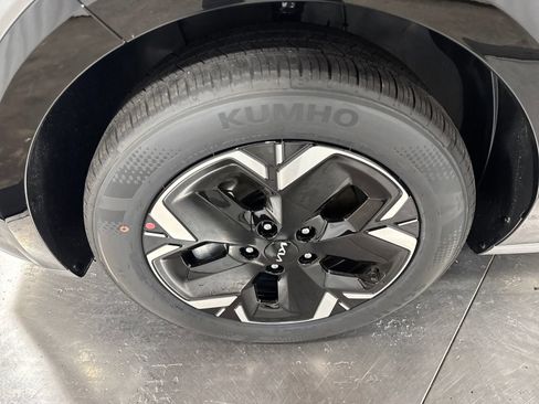 New 2026 Kia Niro Wind w/ Wind Preserve Package FWD image 10