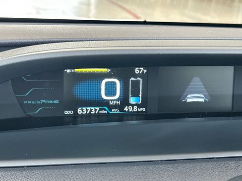 Used 2017 Toyota Prius Prime Premium image 29