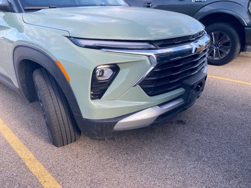 Used 2025 Chevrolet TrailBlazer LT AWD/4WD image 3