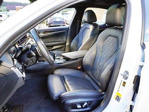 Used 2023 BMW 530e w/ M Sport Package image 15