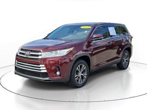 Used 2019 Toyota Highlander Plus image 2