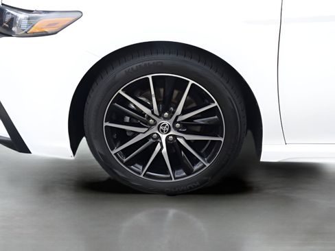 Certified 2023 Toyota Camry SE FWD image 3