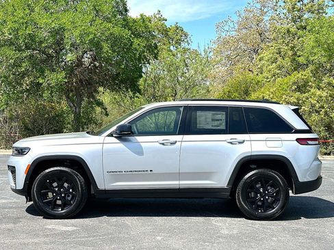 New 2026 Jeep Grand Cherokee Altitude AWD/4WD image 12