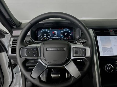 New 2026 Land Rover Discovery Dynamic SE image 12