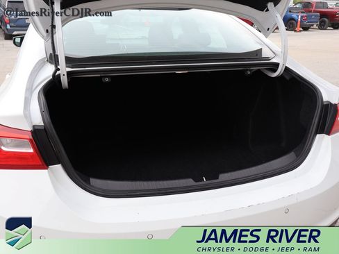 Used 2024 Chevrolet Malibu LT FWD image 15