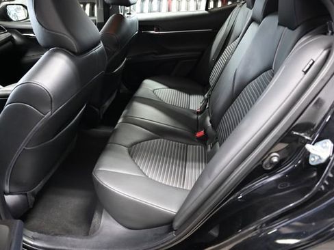 Used 2022 Toyota Camry SE image 12