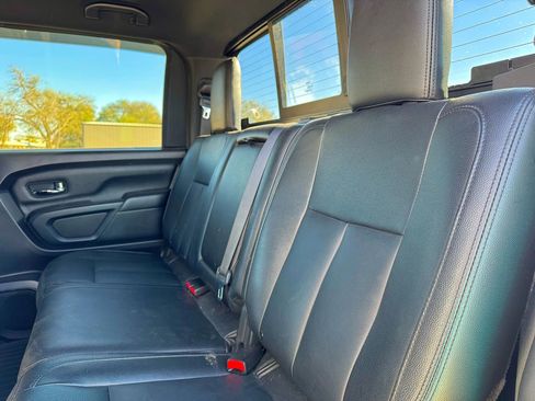 Used 2019 Nissan Titan SV w/ SV Convenience Package image 25