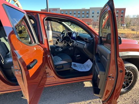 Used 2025 Toyota Tacoma TRD Off-Road image 9