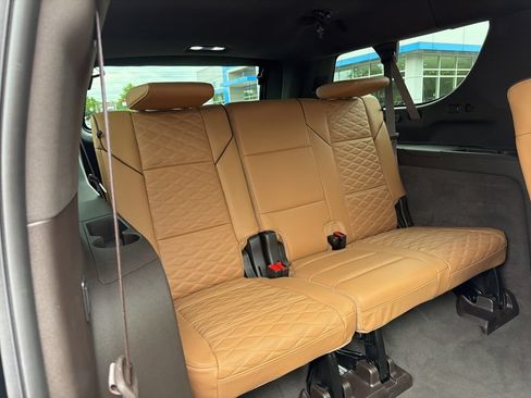 Used 2024 Cadillac Escalade ESV Sport AWD/4WD image 36