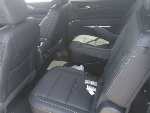 Used 2025 Chevrolet Traverse LT FWD image 5