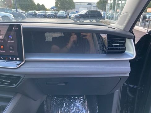 New 2025 Volkswagen Tiguan SE image 50