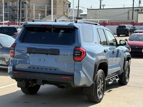 Used 2025 Toyota 4Runner SR5 AWD/4WD image 4