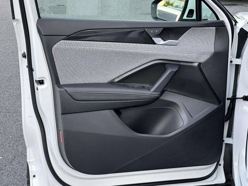 Certified 2025 Volkswagen Tiguan S FWD image 17