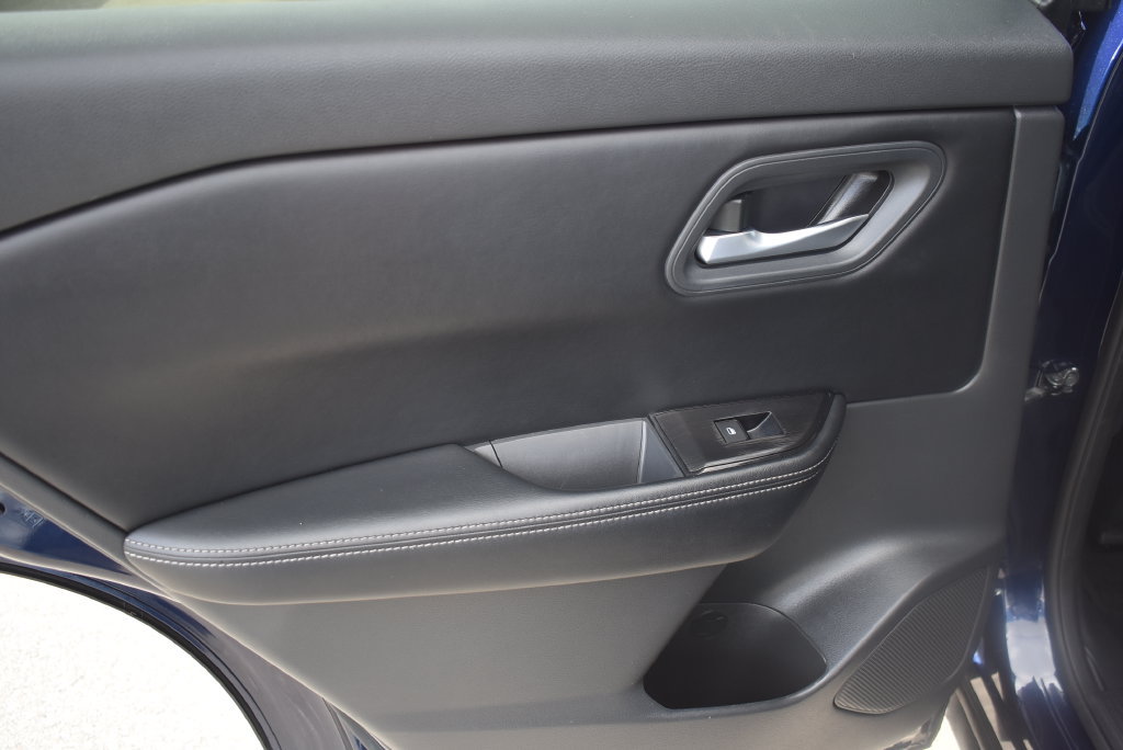 Used 2025 Nissan Rogue SV FWD image 18