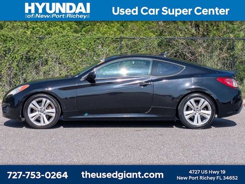 Used 2011 Hyundai Genesis 2.0T RWD image 2