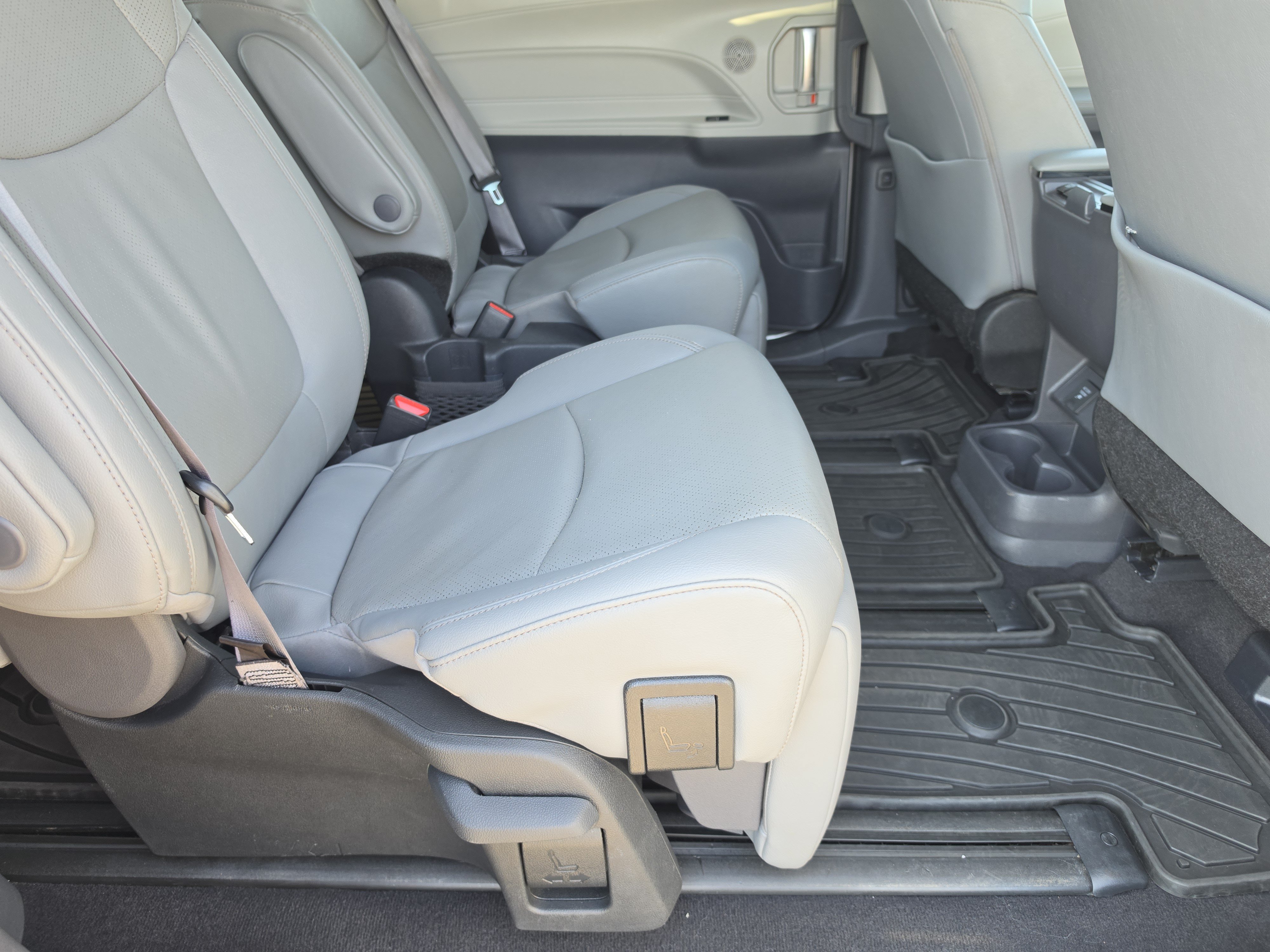 Certified 2024 Toyota Sienna Limited AWD/4WD image 14