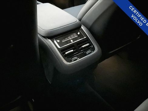 Certified 2025 Volvo XC90 B6 Plus image 30