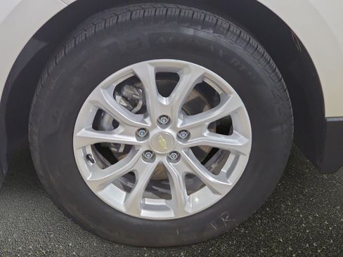 Used 2018 Chevrolet Equinox LT FWD image 31
