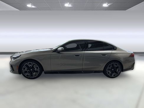 Used 2024 BMW 530i w/ M Sport Package RWD image 2