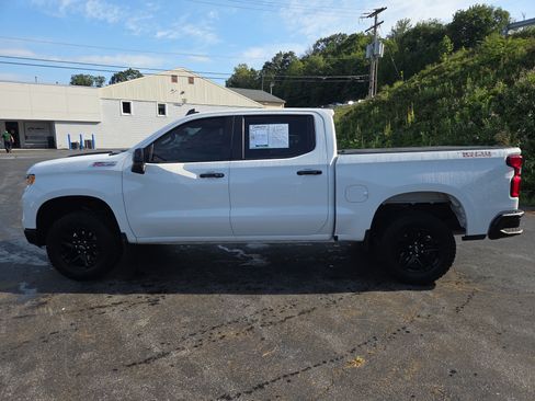 Used 2024 Chevrolet Silverado 1500 LT Trail Boss AWD/4WD image 7