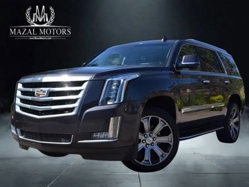 Used 2018 Cadillac Escalade Luxury AWD/4WD image 2