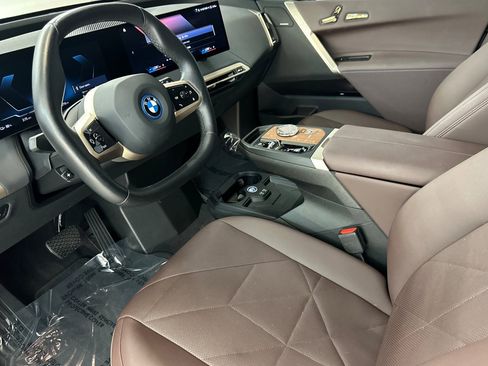 Used 2023 BMW iX xDrive50 w/ Premium Package image 4