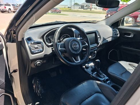 Used 2018 Jeep Compass Limited AWD/4WD image 9