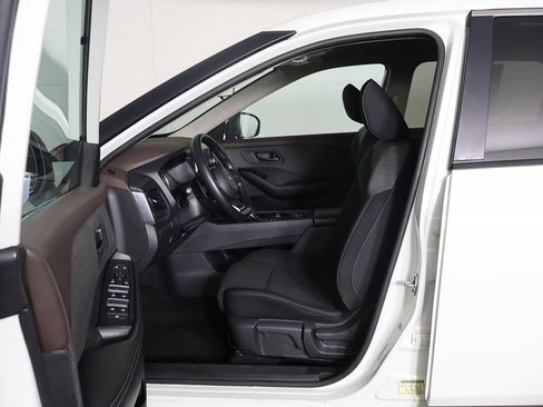 Used 2021 Nissan Rogue S AWD/4WD image 25