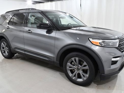 Used 2022 Ford Explorer XLT w/ Equipment Group 202A image 5