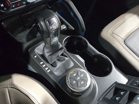 Used 2023 Ford Bronco Wildtrak image 32