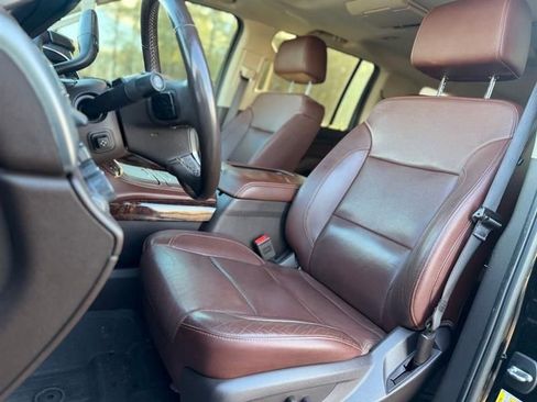 Used 2019 Chevrolet Suburban Premier image 15