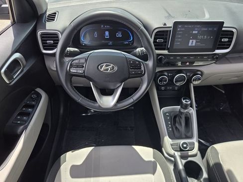 Used 2024 Hyundai Venue SEL FWD image 12