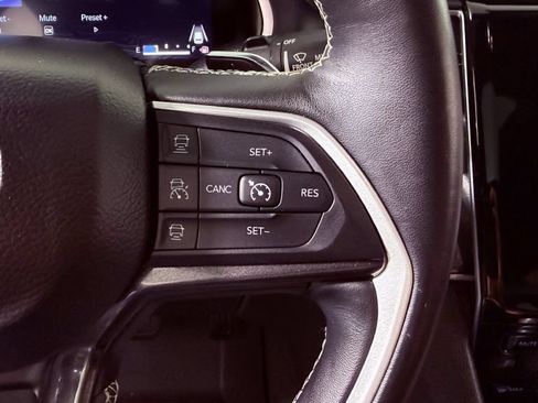 Used 2022 Jeep Grand Cherokee L Laredo AWD/4WD image 13