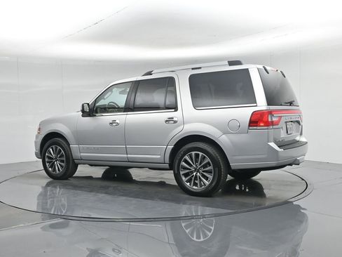 Used 2017 Lincoln Navigator Select image 6