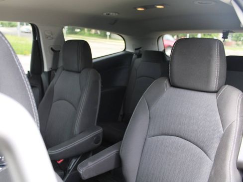 Used 2017 Chevrolet Traverse LT w/ Style and Technology Package AWD/4WD image 16