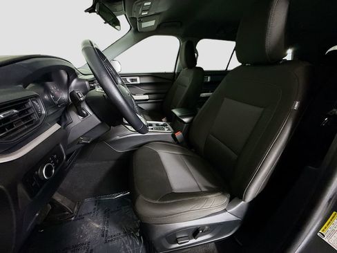 Used 2023 Ford Explorer XLT image 19